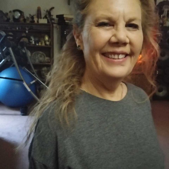 Meet your Posher, Cynthia - Picture 4 of 4